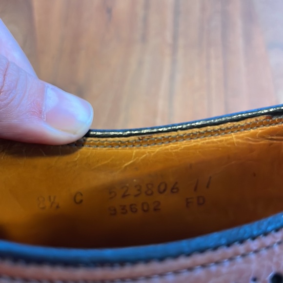 Vintage Florsheim Wingtip Oxford 93602, v-cleat, 5 nails.